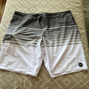 Men’s O’Neill Broadshorts  Sz 40 Like new
